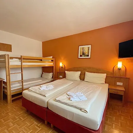 Rose 3* Guenzburg