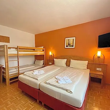 Rose Hotel
